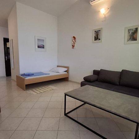 Apartman Karin Donji Karin Εξωτερικό φωτογραφία