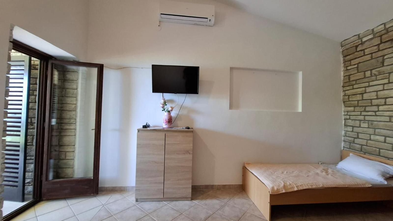 Apartman Karin Donji Karin Εξωτερικό φωτογραφία