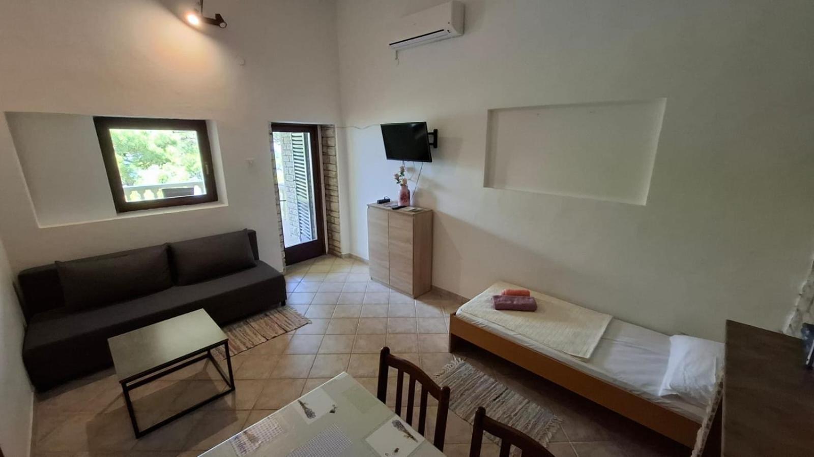 Apartman Karin Donji Karin Εξωτερικό φωτογραφία